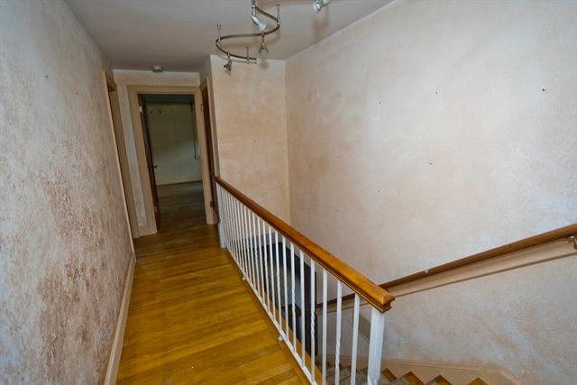 95 Craiwell Ave, West Springfield, MA 01104