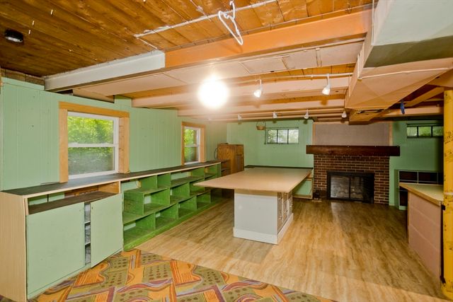 95 Craiwell Ave, West Springfield, MA 01104