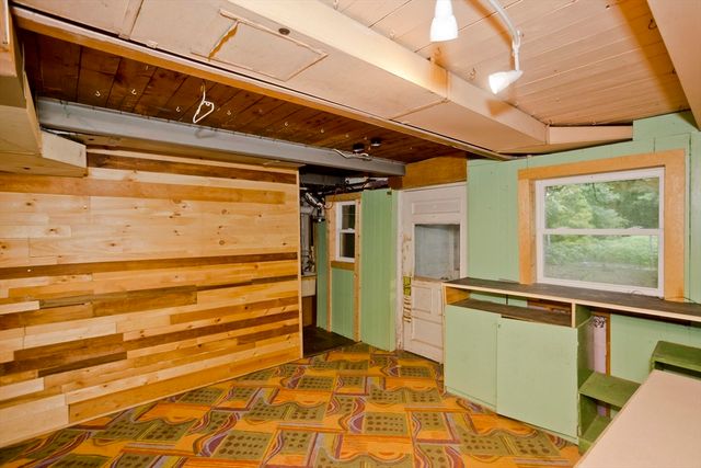 95 Craiwell Ave, West Springfield, MA 01104