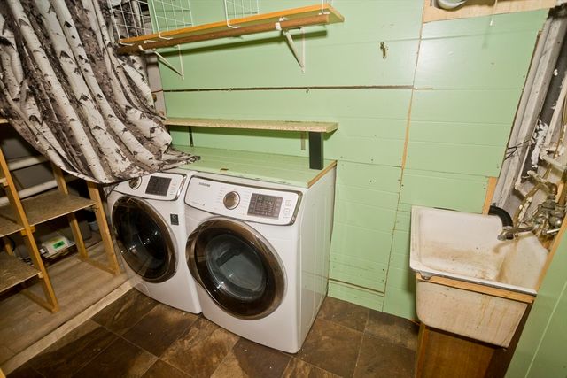 95 Craiwell Ave, West Springfield, MA 01104