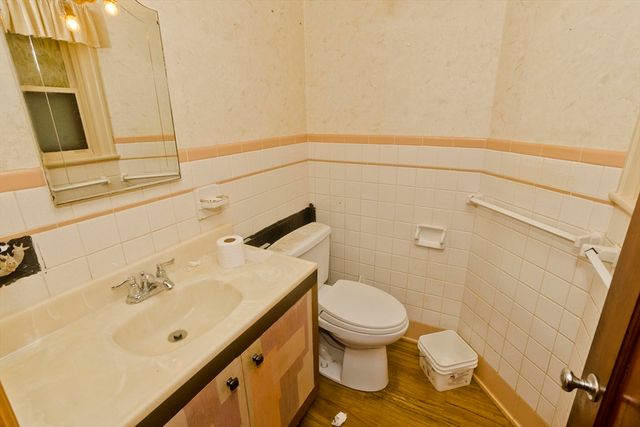 95 Craiwell Ave, West Springfield, MA 01104