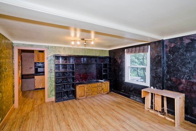 95 Craiwell Ave, West Springfield, MA 01104