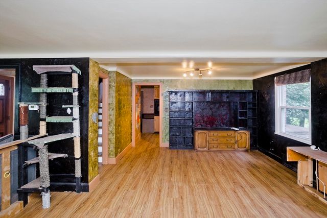 95 Craiwell Ave, West Springfield, MA 01104