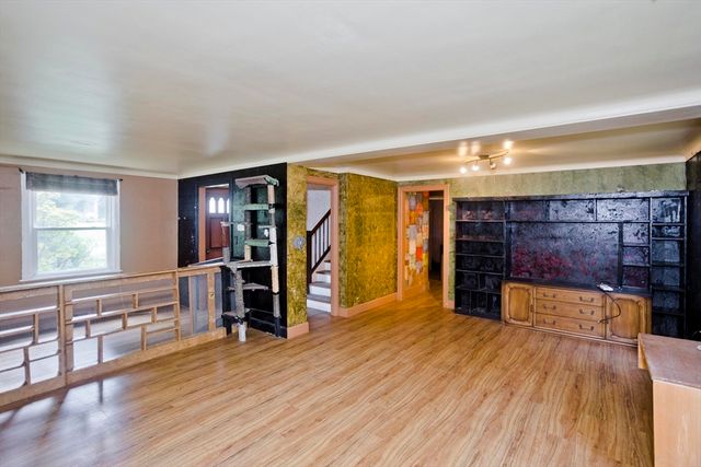 95 Craiwell Ave, West Springfield, MA 01104