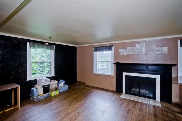 95 Craiwell Ave, West Springfield, MA 01104