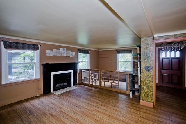 95 Craiwell Ave, West Springfield, MA 01104