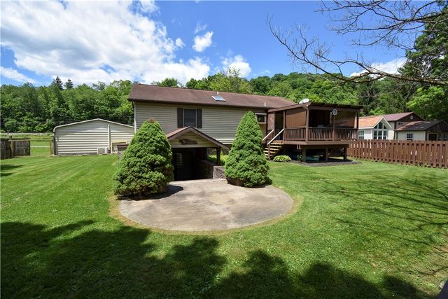 10 Piper Avenue, East Bethlehem, PA 15322