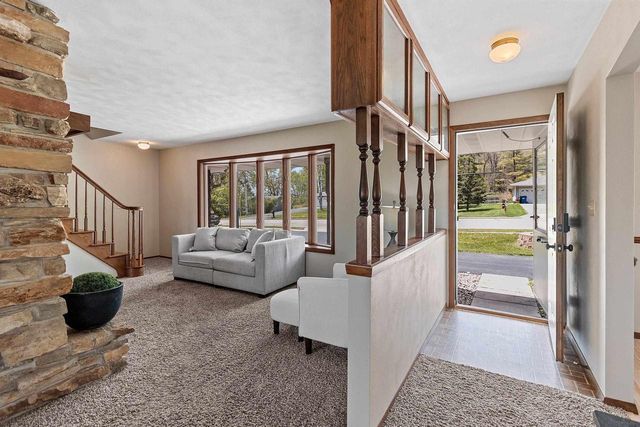 568 N NASH STREET, Hortonville, WI 54944