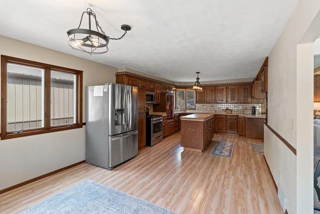 568 N NASH STREET, Hortonville, WI 54944
