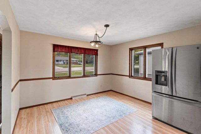 568 N NASH STREET, Hortonville, WI 54944