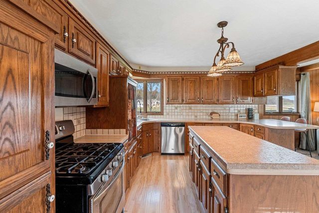 568 N NASH STREET, Hortonville, WI 54944