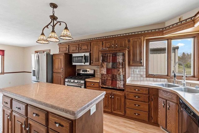 568 N NASH STREET, Hortonville, WI 54944