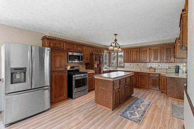 568 N NASH STREET, Hortonville, WI 54944