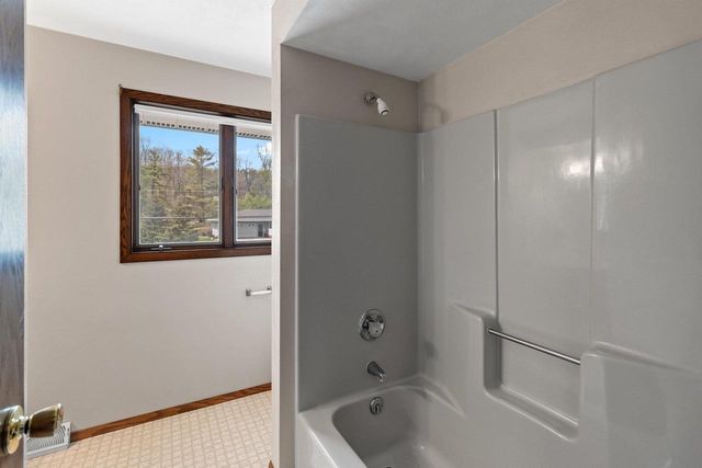 568 N NASH STREET, Hortonville, WI 54944