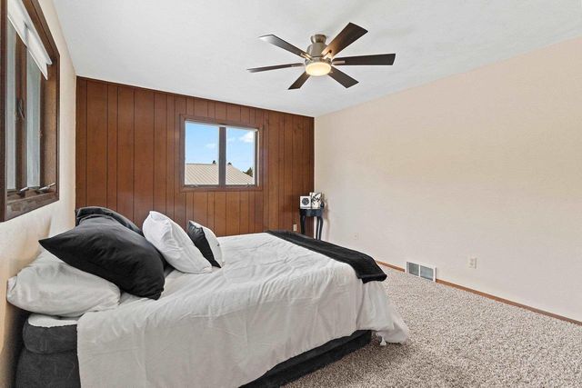 568 N NASH STREET, Hortonville, WI 54944