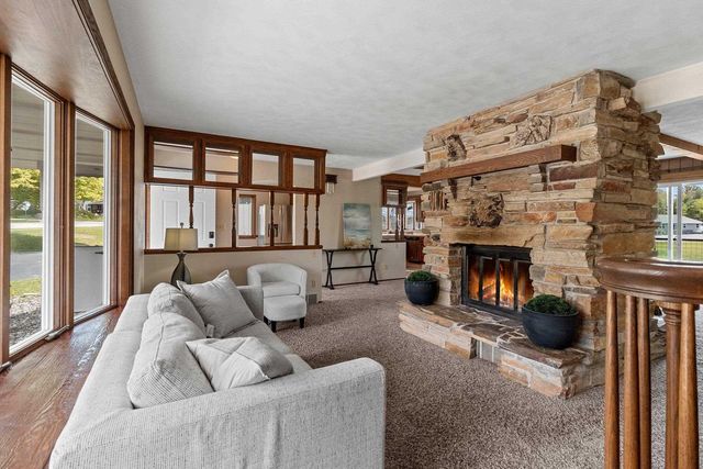 568 N NASH STREET, Hortonville, WI 54944