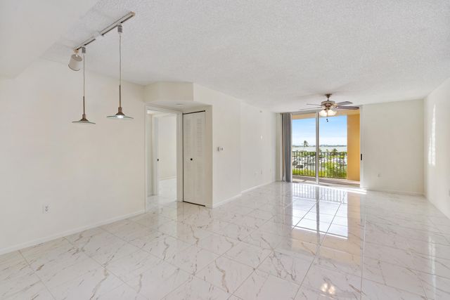 1200 Scotia Drive 404, Hypoluxo, FL 33462