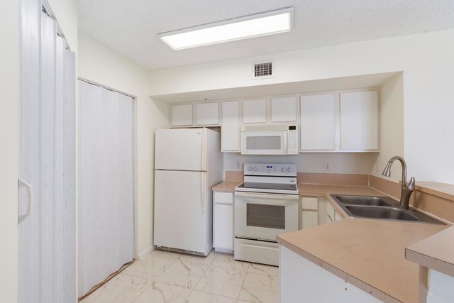 1200 Scotia Drive 404, Hypoluxo, FL 33462