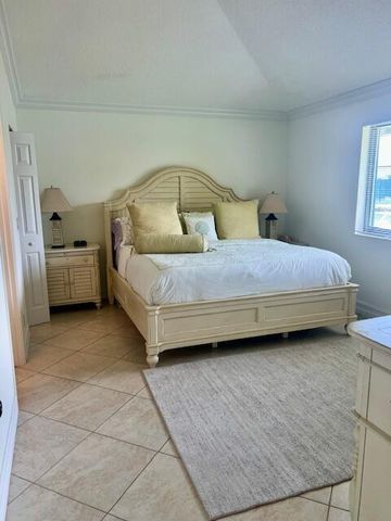 311 Club Drive, Palm Beach Gardens, FL 33418
