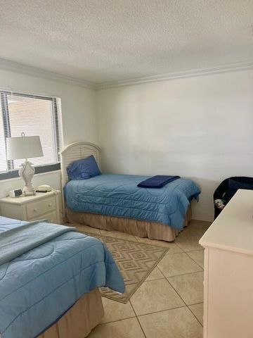 311 Club Drive, Palm Beach Gardens, FL 33418