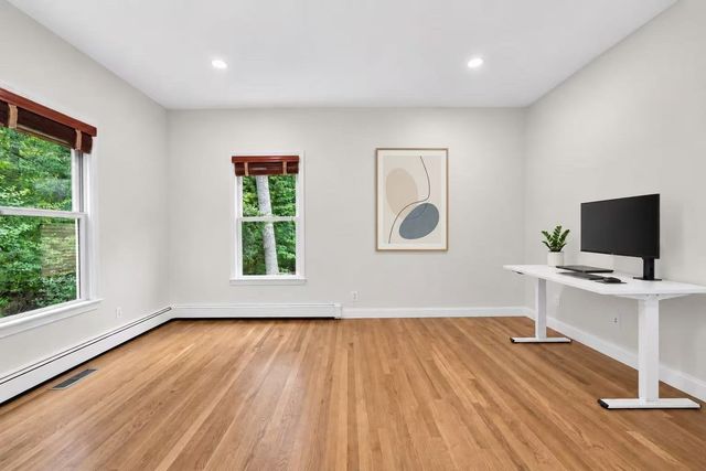 76 Mclean St, Wellesley, MA 02481