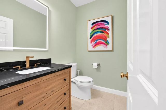 76 Mclean St, Wellesley, MA 02481