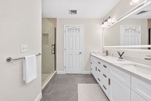 76 Mclean St, Wellesley, MA 02481