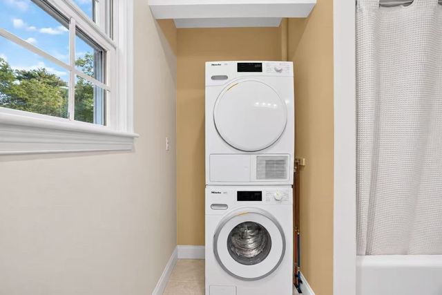76 Mclean St, Wellesley, MA 02481