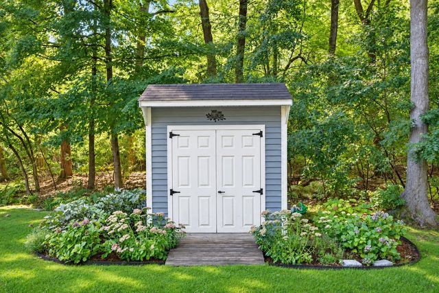 76 Mclean St, Wellesley, MA 02481