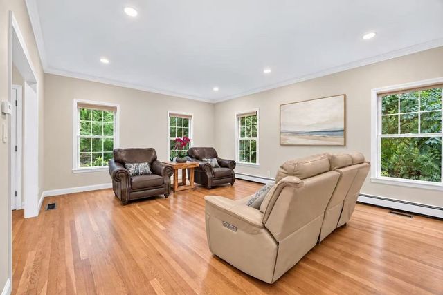 76 Mclean St, Wellesley, MA 02481
