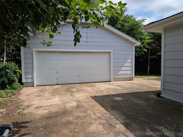 4933 W 2nd Street, Tulsa, OK 74127
