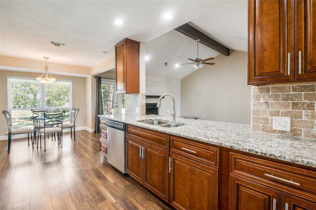 211 Willow Creek Court, Mansfield, TX 76063