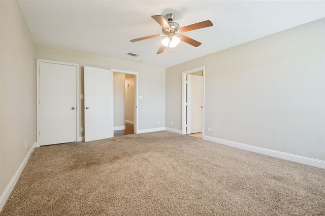 211 Willow Creek Court, Mansfield, TX 76063
