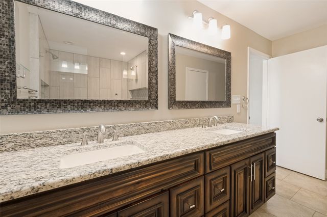 211 Willow Creek Court, Mansfield, TX 76063