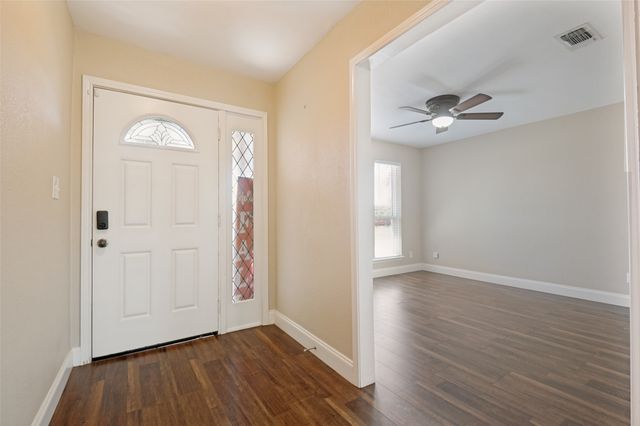 211 Willow Creek Court, Mansfield, TX 76063