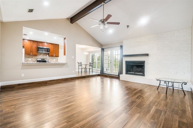 211 Willow Creek Court, Mansfield, TX 76063