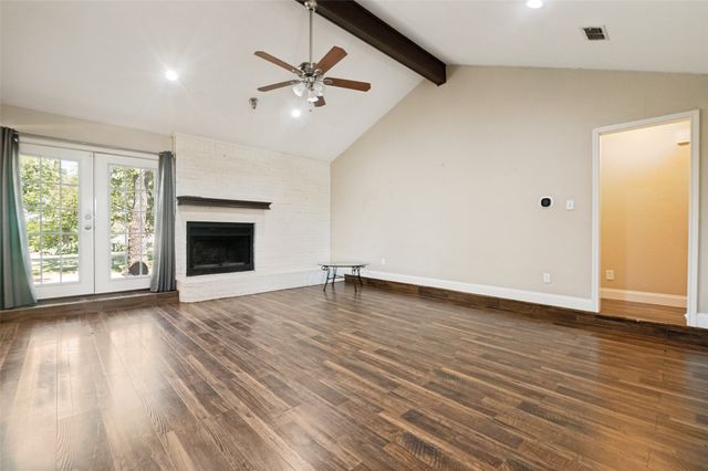 211 Willow Creek Court, Mansfield, TX 76063
