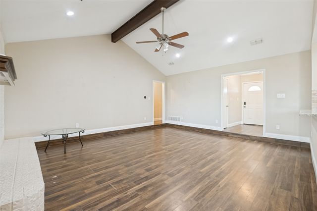 211 Willow Creek Court, Mansfield, TX 76063