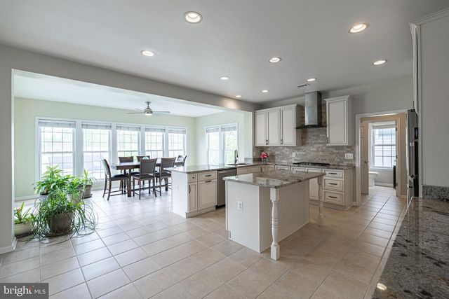 8170 DOUGLAS FIR DR, Lorton, VA 22079