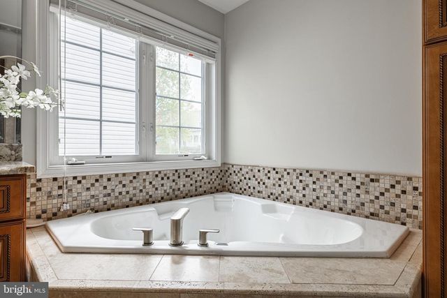 8170 DOUGLAS FIR DR, Lorton, VA 22079