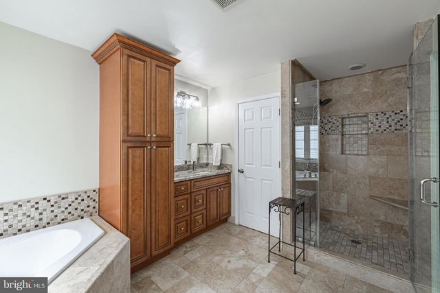 8170 DOUGLAS FIR DR, Lorton, VA 22079