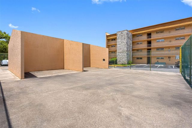 5820 N CHURCH AVENUE 346, Tampa, FL 33614