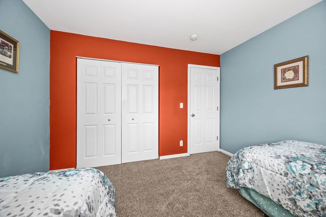 1729 Waterford Road, North Aurora, IL 60542