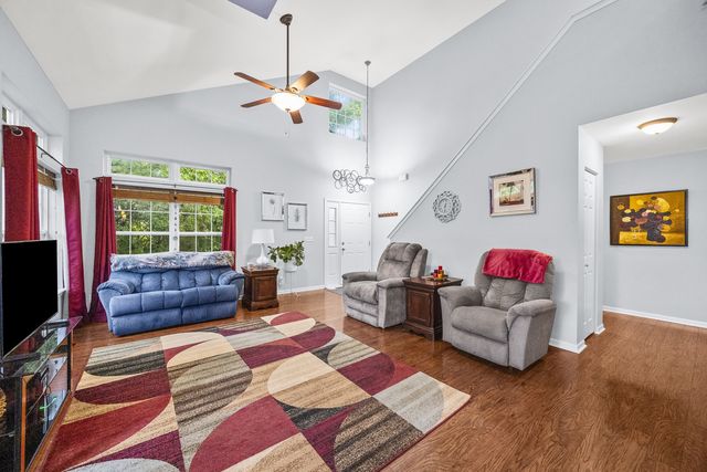 1729 Waterford Road, North Aurora, IL 60542