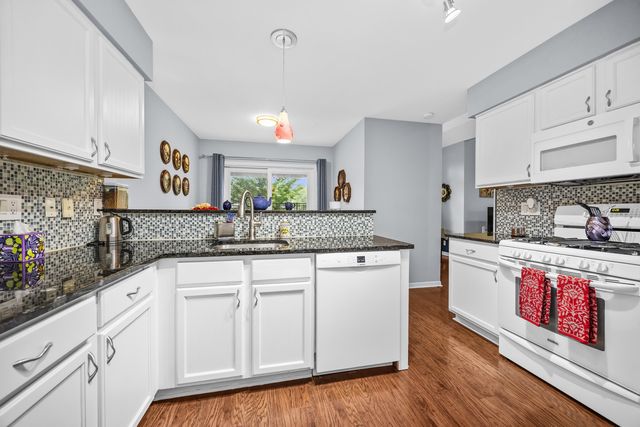 1729 Waterford Road, North Aurora, IL 60542