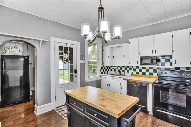 621 Cedar St, Irwin, PA 15642