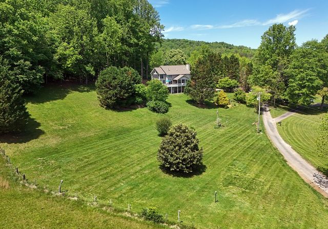 6000 Robinson Road, Young Harris, GA 30582