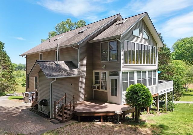 6000 Robinson Road, Young Harris, GA 30582