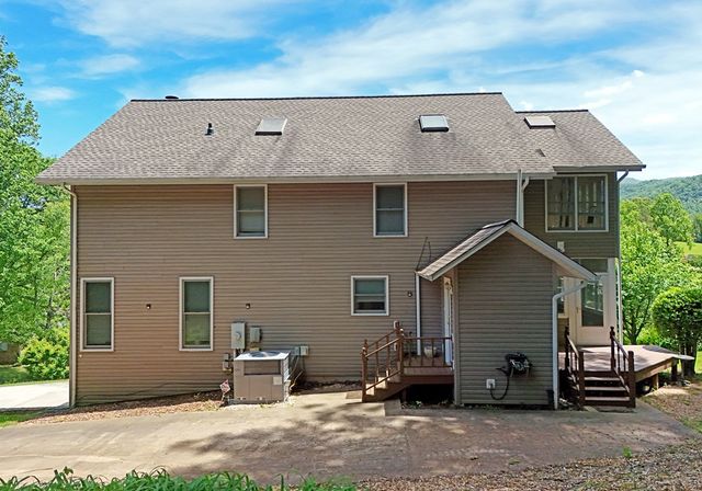 6000 Robinson Road, Young Harris, GA 30582