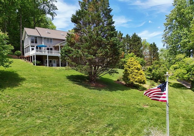 6000 Robinson Road, Young Harris, GA 30582